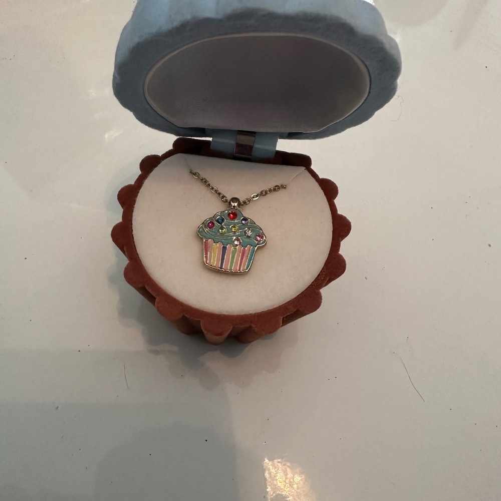 Cupcake necklace